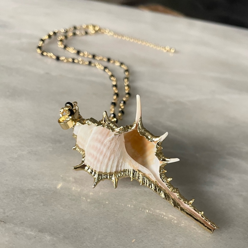Gold and Cream Conch Shell Pendant Necklace - Picture 3 of 6